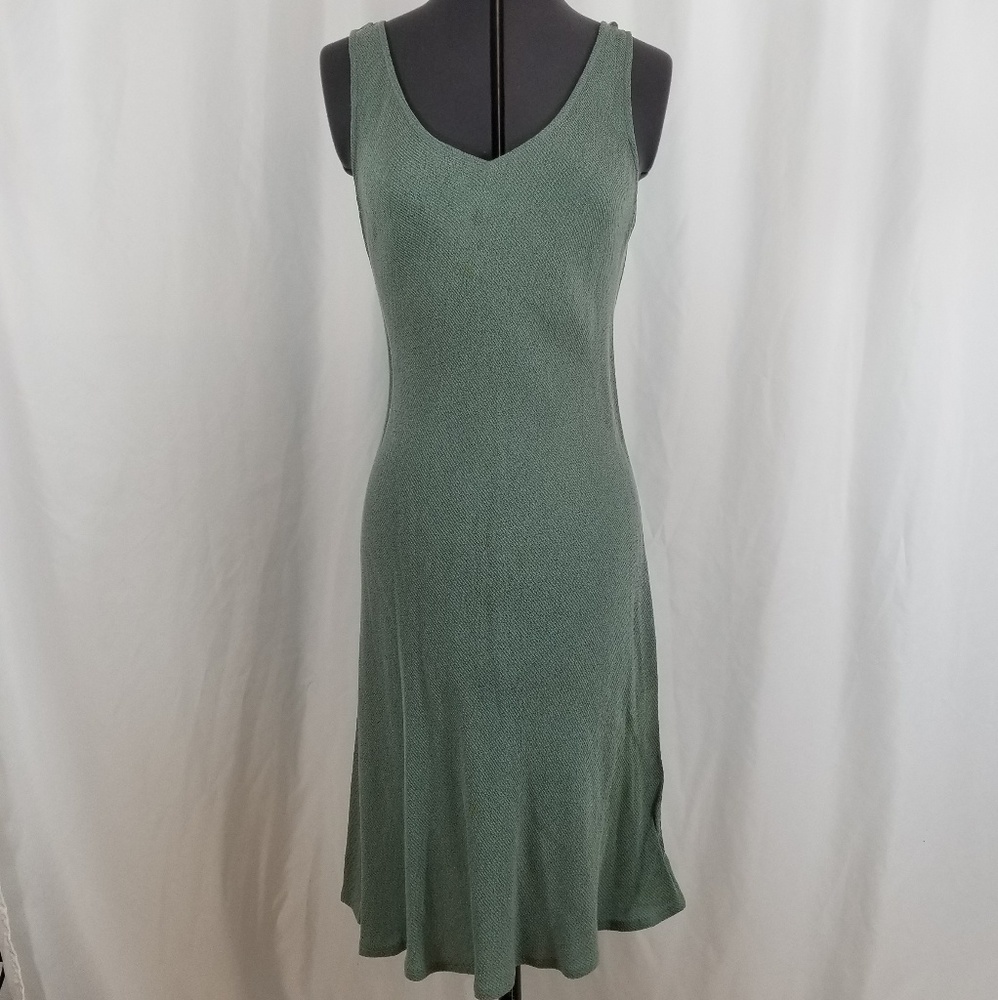 Womens size 12 Green Sleeveless v neck Dress